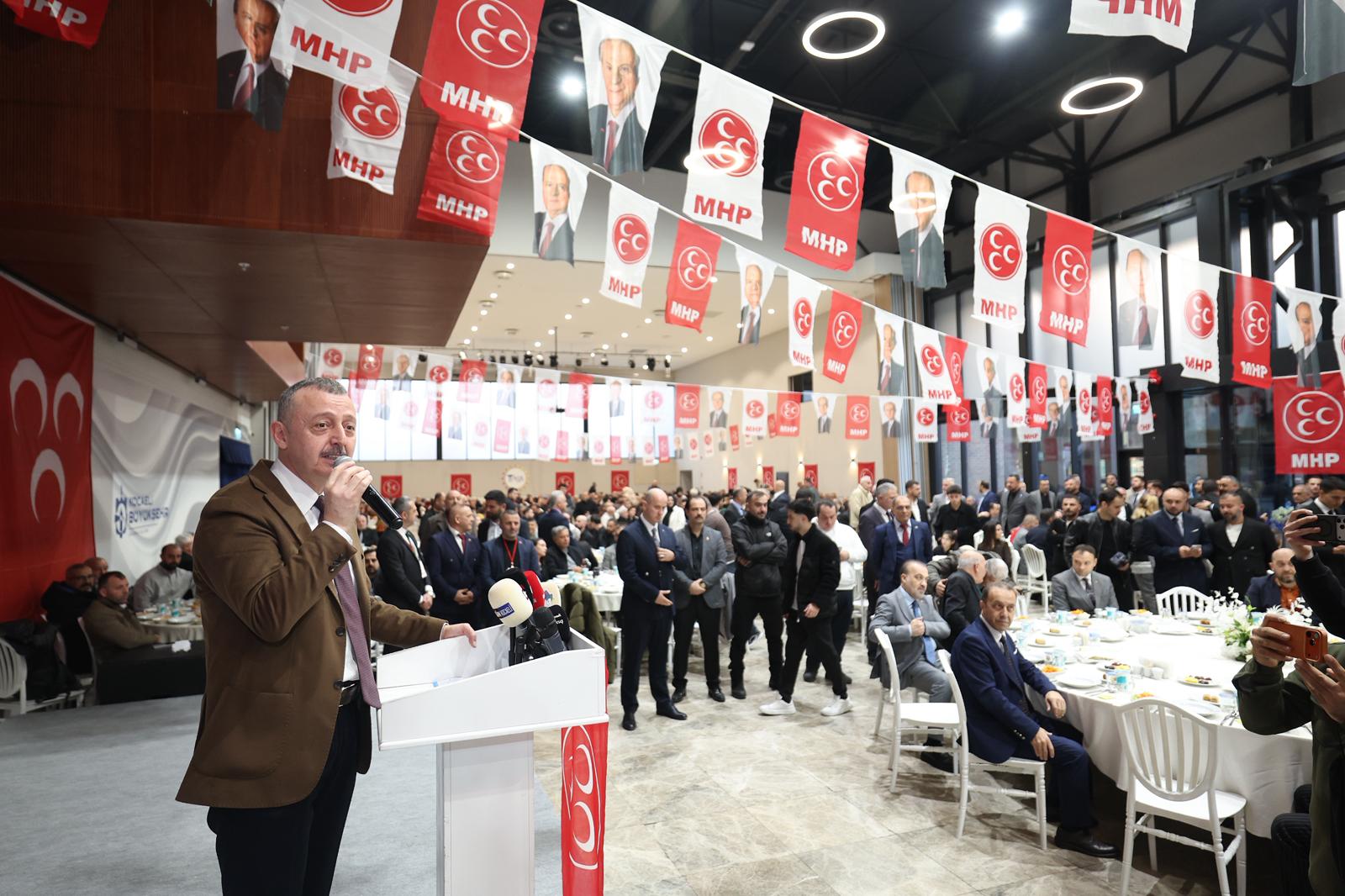 Kocaeli Büyükşehir Belediye Başkanı Tahir Büyükakın, MHP Kocaeli İl Başkanlığının