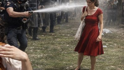 Gezi Parkı eylemlerinin simge isimlerinden “kırmızılı kadın” olarak bilinen Ceyda