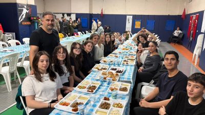 Kocaeli’de eskrim sporuna gönül veren sporcular, aileleri ve antrenörler Ramazan