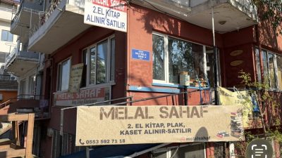 Eski kasetlerden Osmanlıca eserlere, yüzlerce yıllık kitaplardan nostaljik dergilere kadar