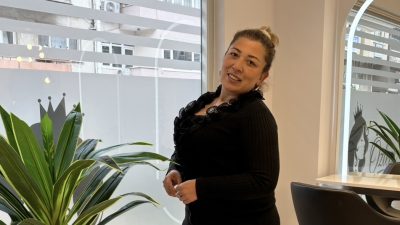 Karabaş Mahallesi’nde hizmet vermeye başlayan Özlem Hair & Makeup Studio,