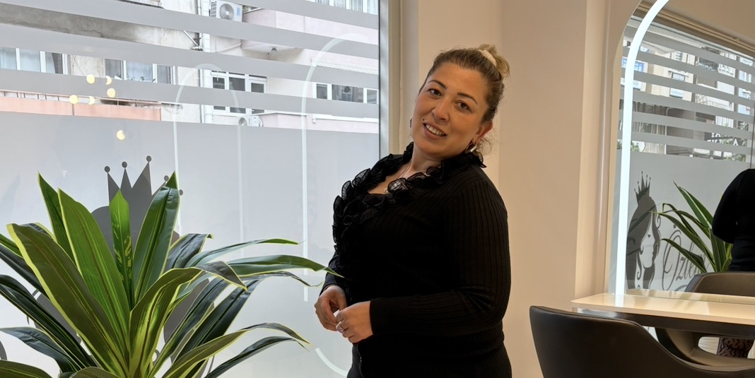 Karabaş Mahallesi’nde hizmet vermeye başlayan Özlem Hair & Makeup Studio,