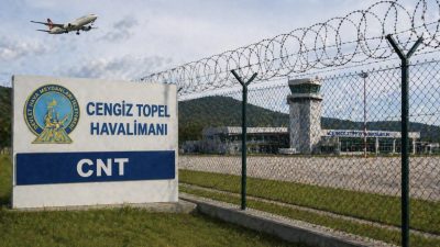 Kocaeli Cengiz Topel Havalimanı’nda uçuşların sınırlı olduğu yönündeki tartışmalar sürerken,