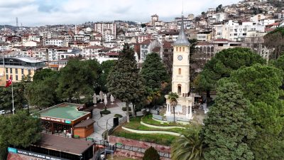 Kocaeli Büyükşehir Belediyesi, İzmit Saat Kulesi’nde yürüttüğü restorasyon çalışmalarının tamamlanmasının