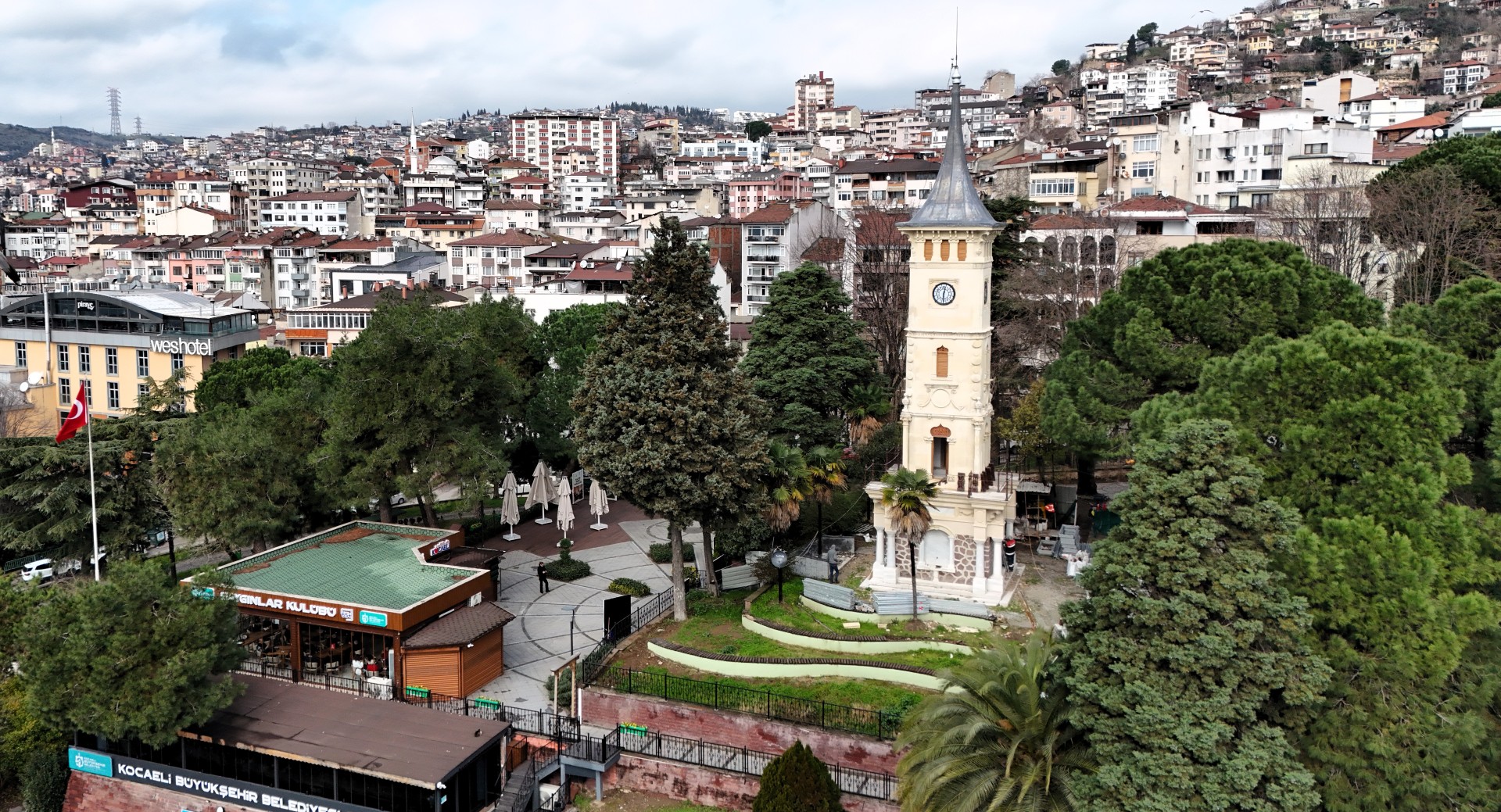 Kocaeli Büyükşehir Belediyesi, İzmit Saat Kulesi’nde yürüttüğü restorasyon çalışmalarının tamamlanmasının