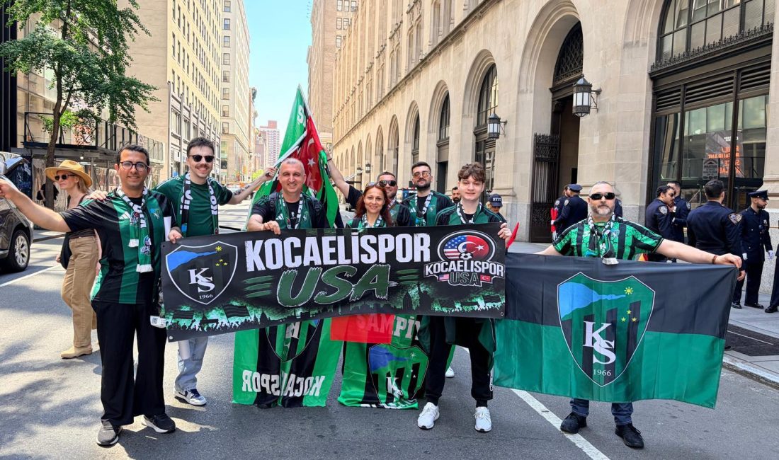 Kocaelispor aşkı New York sokaklarına taştı Kocaelispor sevdasını binlerce kilometre uzağa taşıyan taraftarlar, bu kez Amerika’da